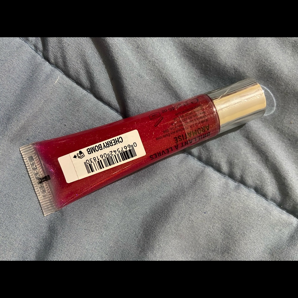 Victoria Secret - Picture 2 of 2